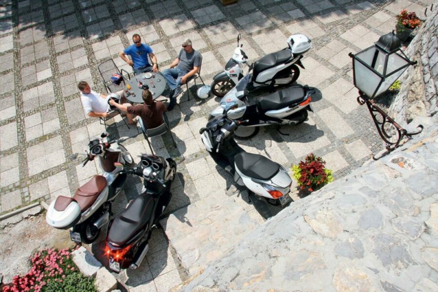 TEST: Aprilia Atlantic, Honda SH, Piaggio Beverly в X7 Evo, Yamaha X-Max