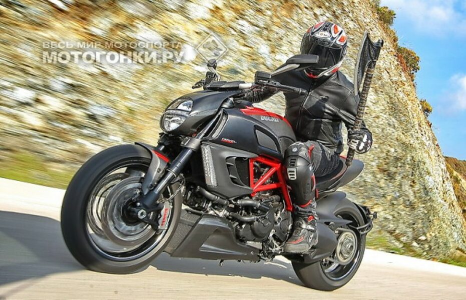 ест: Ducati Diavel Dark