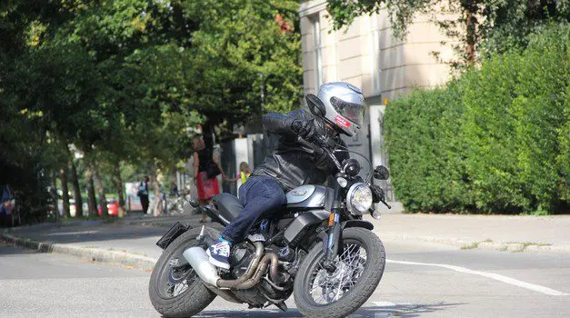Тест: Ducati Scrambler Street Classic // Классика всегда современна