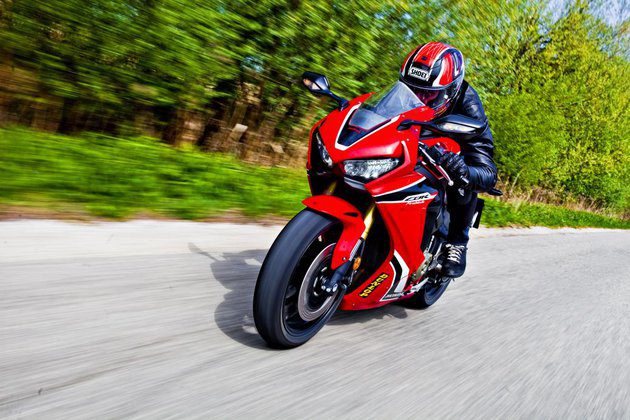 Тест: Honda CBR 1000 RR - это вообще мотоцикл для дороги?