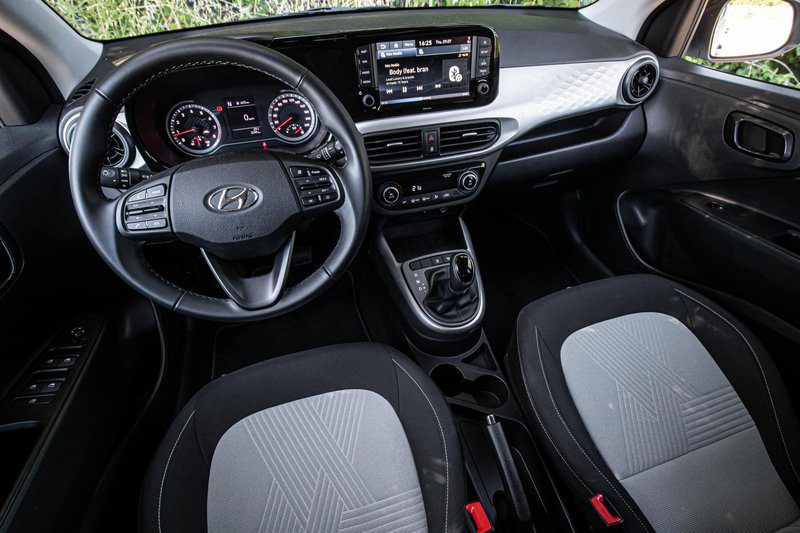 Тест: Hyundai i10 1.25 DOHC Premium AMT (2020) // Настоящий городской пассажир и особенный