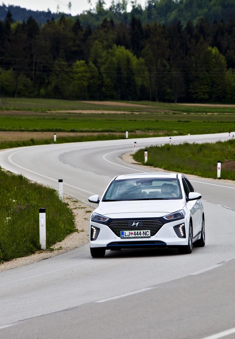 Тест: Hyundai Ioniq hibrid Impression