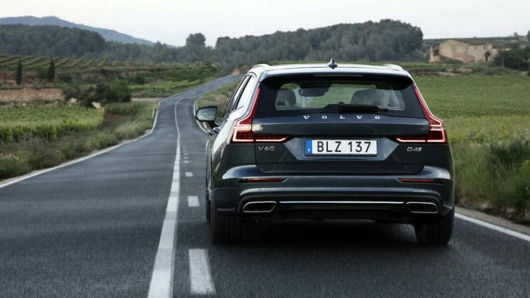 Testas: „Volvo V60 T6 AWD“ raidės // Naujausios naujienos