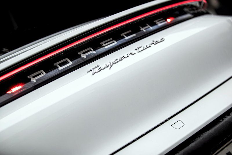 Тест: Porsche Taycan Turbo (2021) // Дополненная реальность