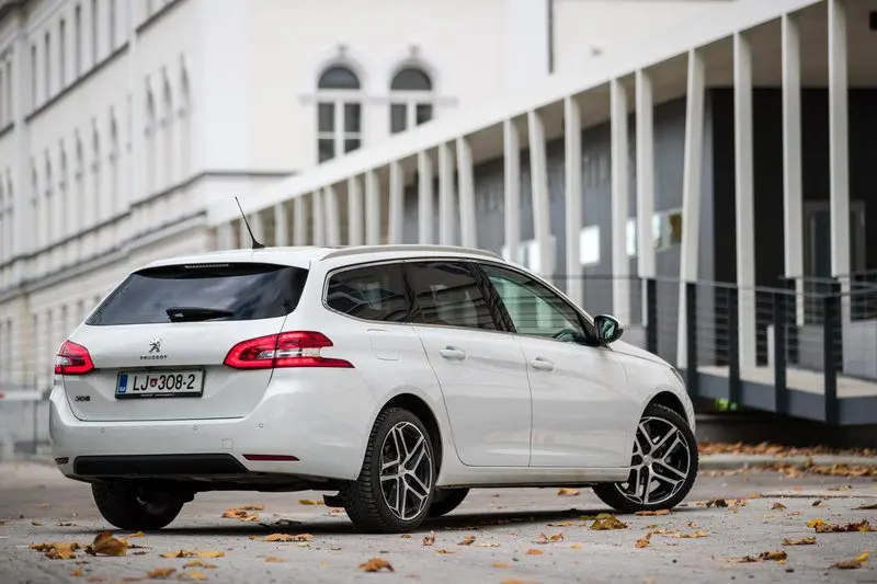 Тест решеток: Peugeot 308 SW 1.6 BlueHDi 120 EAT6 Allure