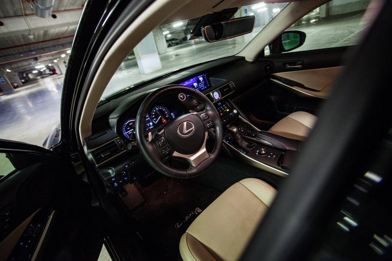 Вкратце: Lexus IS 300h Luxury