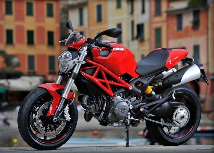 Ducati canavarı 796