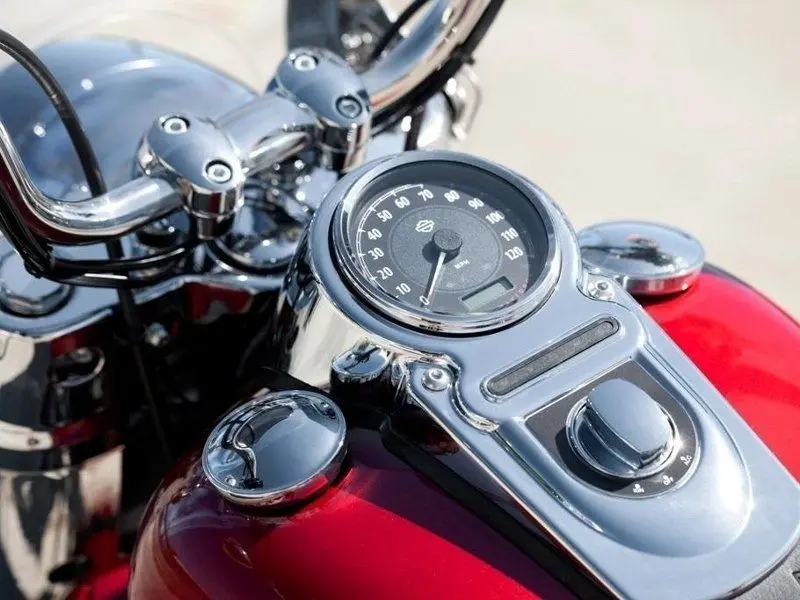 Это изображение имеет пустой атрибут alt; его имя файла - harley-davidson-dyna-switchback-fld7.jpg