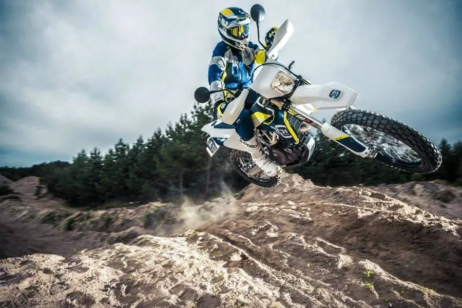 Это изображение имеет пустой атрибут alt; его имя файла - husqvarna-701-enduro-1.jpg