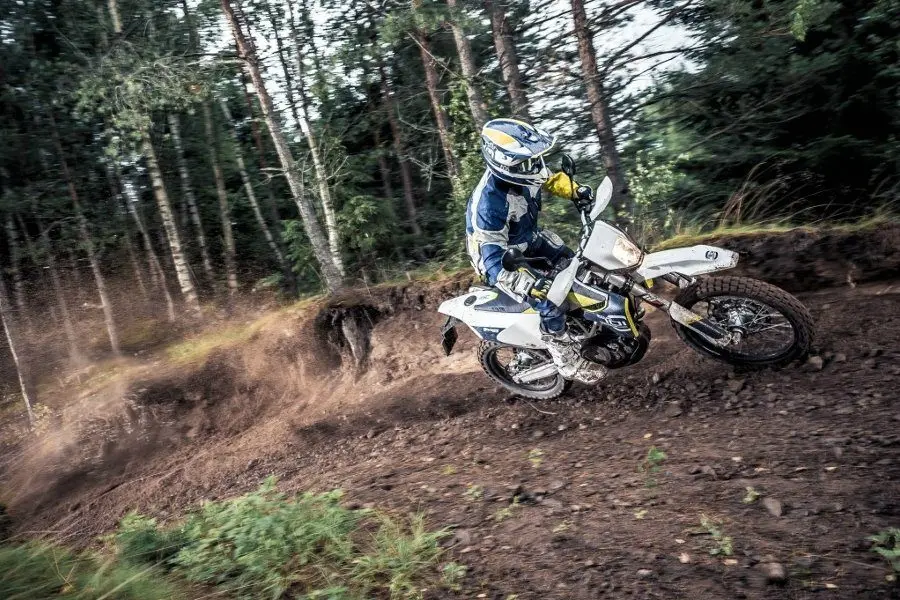 Это изображение имеет пустой атрибут alt; его имя файла - husqvarna-701-enduro5-1.jpg