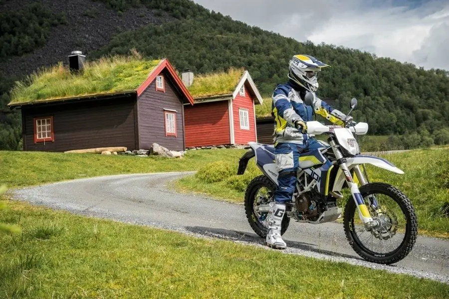 Это изображение имеет пустой атрибут alt; его имя файла - husqvarna-701-enduro7-1.jpg