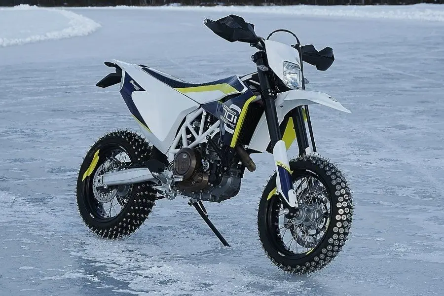 Это изображение имеет пустой атрибут alt; его имя файла - husqvarna-701-supermoto6.jpg