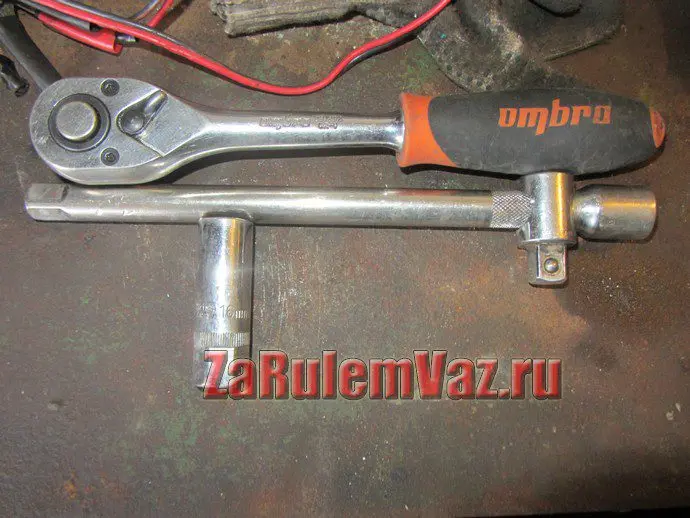 инструмент для замены свечей зажигания Лада Ларгус