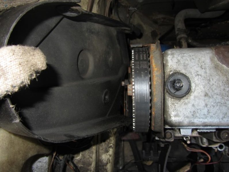 снятие бокового кожуха двигателя на ВАЗ 2110-2111