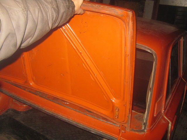 снятие крышки багажника на ВАЗ 2101