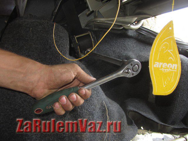 замена задних ремней безопасности на автомобилях ВАЗ 2114 и 2115