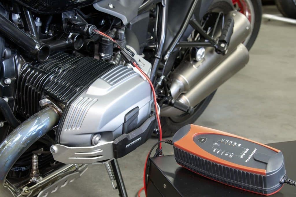 Как правильно зарядить аккумулятор мотоцикла - Moto-Station