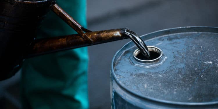 Отработанное масло: роль, переработка и цена
