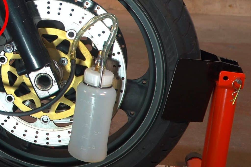 Прокачка тормозов и замена тормозной жидкости - Moto-Station