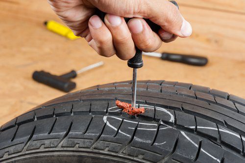 Спущенная шина: как определить и отремонтировать