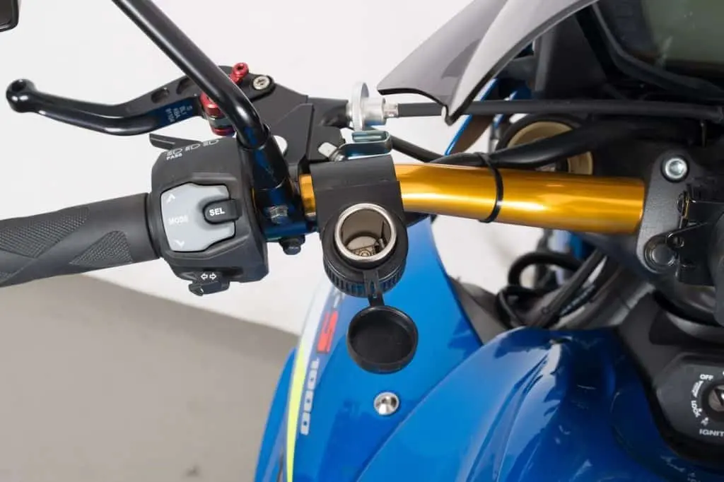 Установка USB-разъема или прикуривателя на мотоцикл - Moto-Station