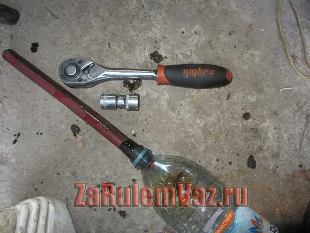 инструмент для замены масла в двигателе ВАЗ 2114