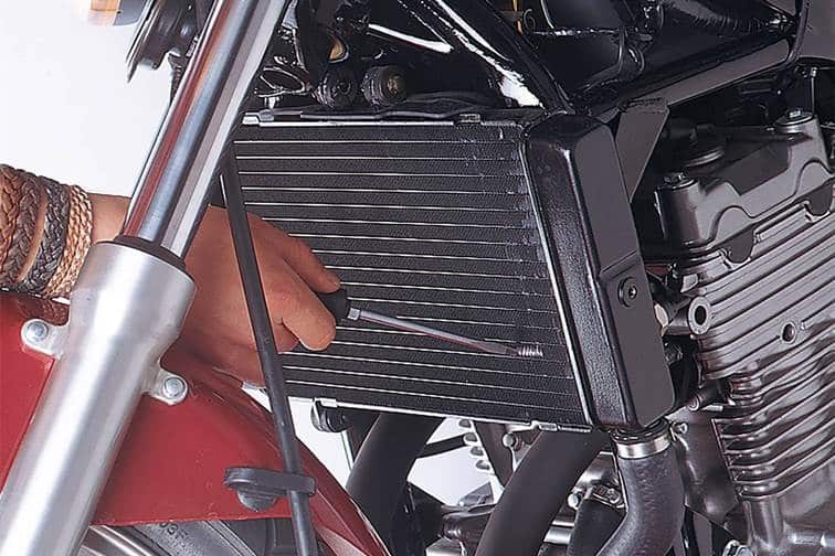 Замена охлаждающей жидкости в двигателях с водяным охлаждением - Moto-Station