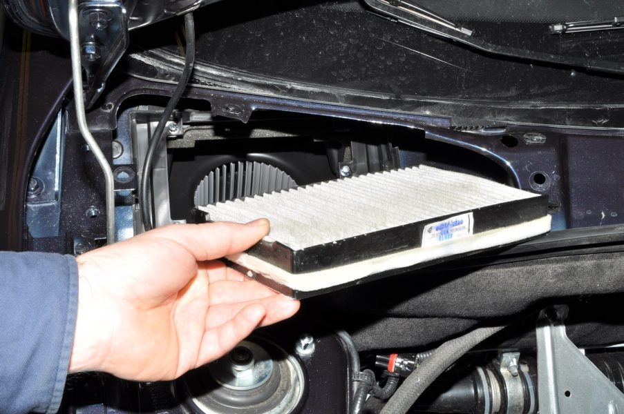 Replacing the cabin filter on a Grant with your own hands