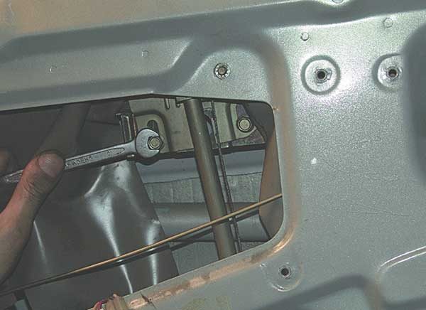 更換 VAZ 2114 和 2115 的車窗調節器