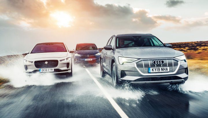 Audi e-tron pret Tesla Model X vs. Jaguar I-Pace — šosejas enerģijas tests [video]