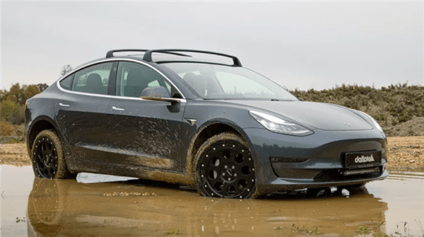 Portaequipajes Tesla Model 3: consumo de enerxía e impacto na autonomía [vídeo]