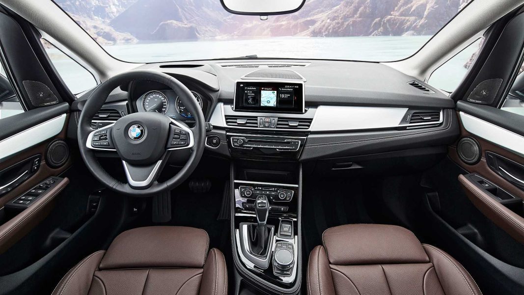 BMW 225xe 액티브 투어러 – обзор Business Insider