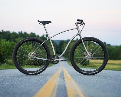 Budnitz Model E: өте жеңіл титан электронды велосипед