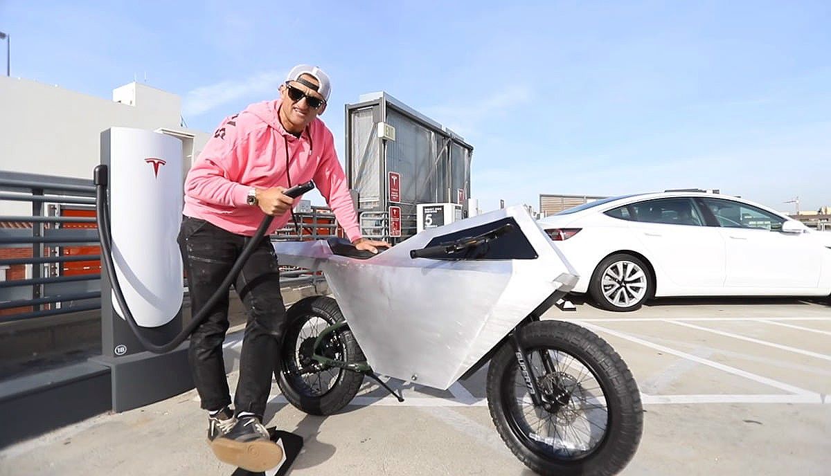 Cyberbike: этот электрический мотоцикл вдохновлен Tesla Cybertruck