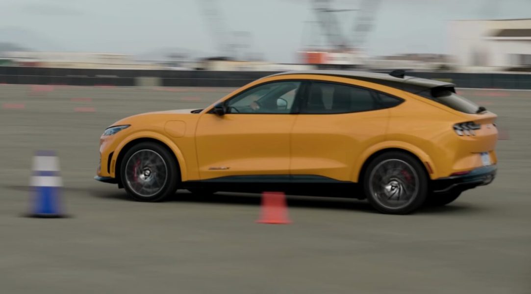 Эдмундс: Ford Mustang Mach-E GT. Лучше, удобнее, веселее, чем Tesla Model Y Performance