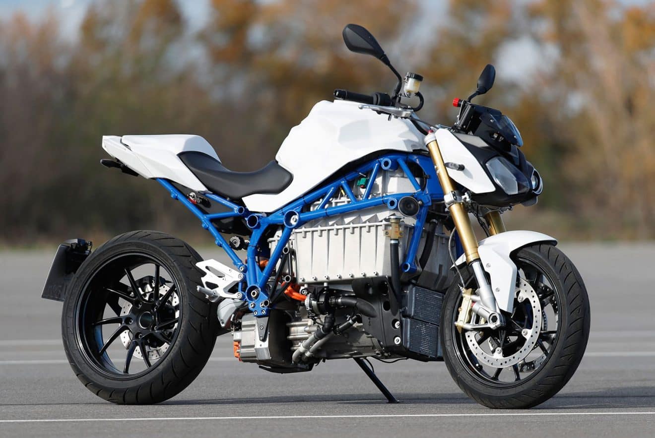 Электрический мотоцикл: BMW заинтересована в беспроводной зарядке