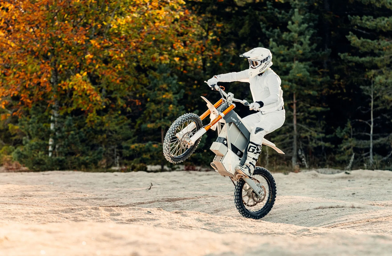 Электрический мотоцикл: Swedish Cake запускает новую спортивную линейку