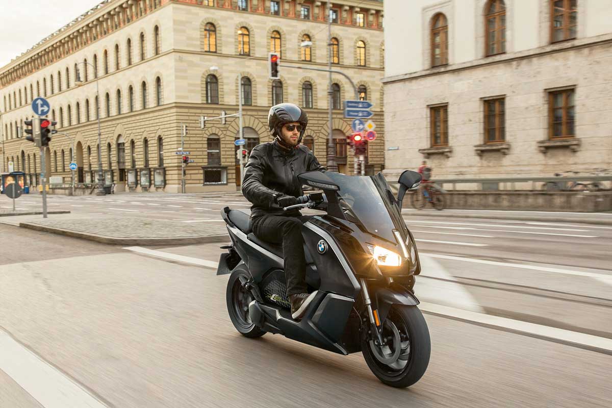 Электромотоциклы и аналогичные скутеры 125: количество регистраций растет