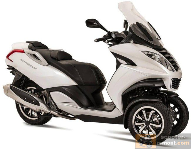 Peugeot electric scooters entered the Elysee Palace