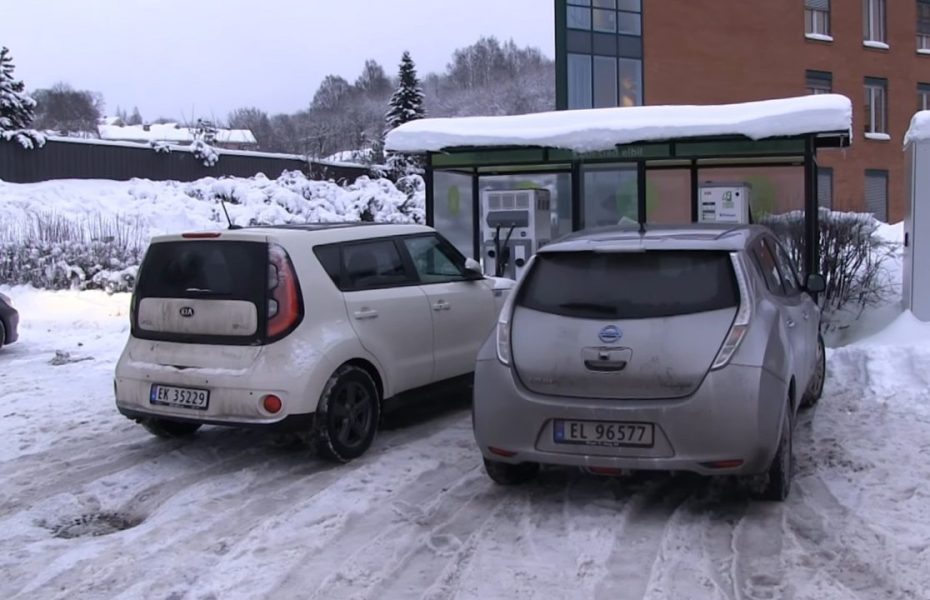 Fiat 500e / ОБЗОР &#8211; реальный пробег зимой и тест грузоподъемности [видео x2]