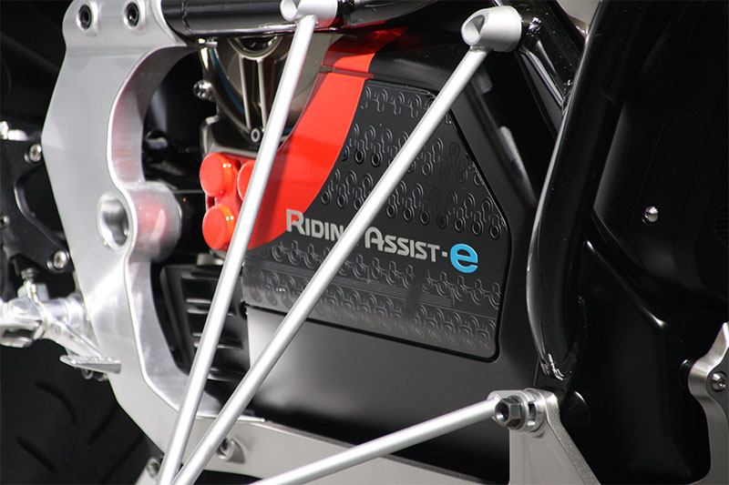 Honda Riding Assist-e: самобалансирующийся электрический мотоцикл представлен в Токио