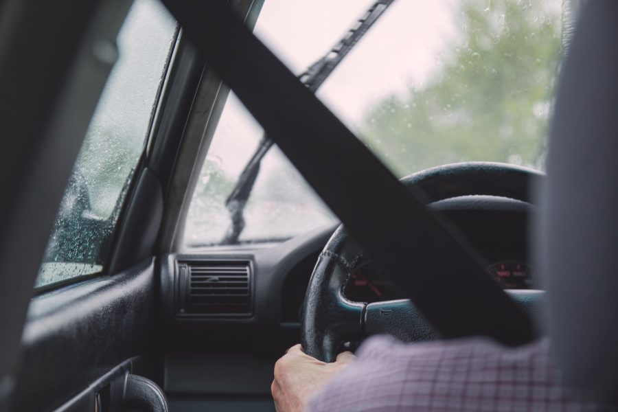 Как безопасно водить машину осенью?