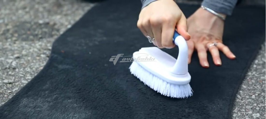 كيف أنظف فرش السيارة؟