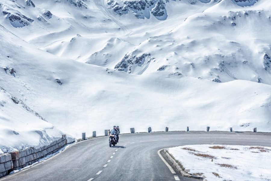 Как ездить на мотоцикле по снегу?