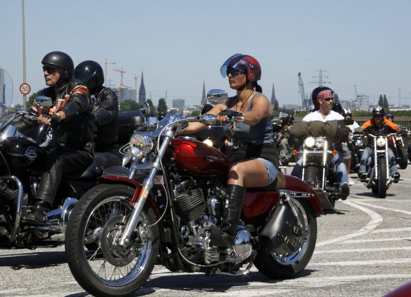Kako ostati ženstvena na motociklu?