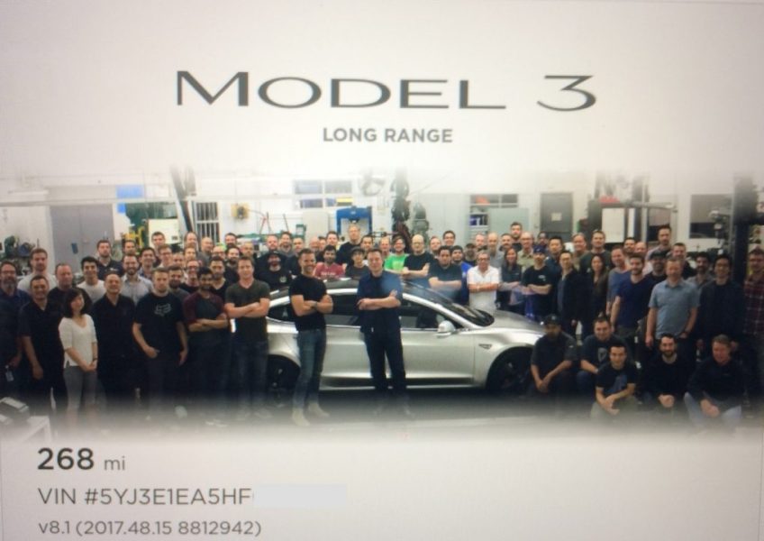 Как посмотреть фото людей из Tesla в Model X? Вы должны зажать &#8220;X&#8221;