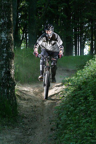 How to properly use light when shooting a mountain bike?