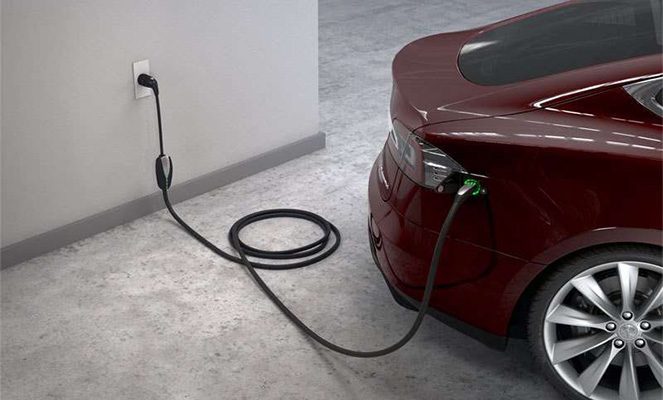 自宅で電気自動車を充電するにはどうすればよいですか?