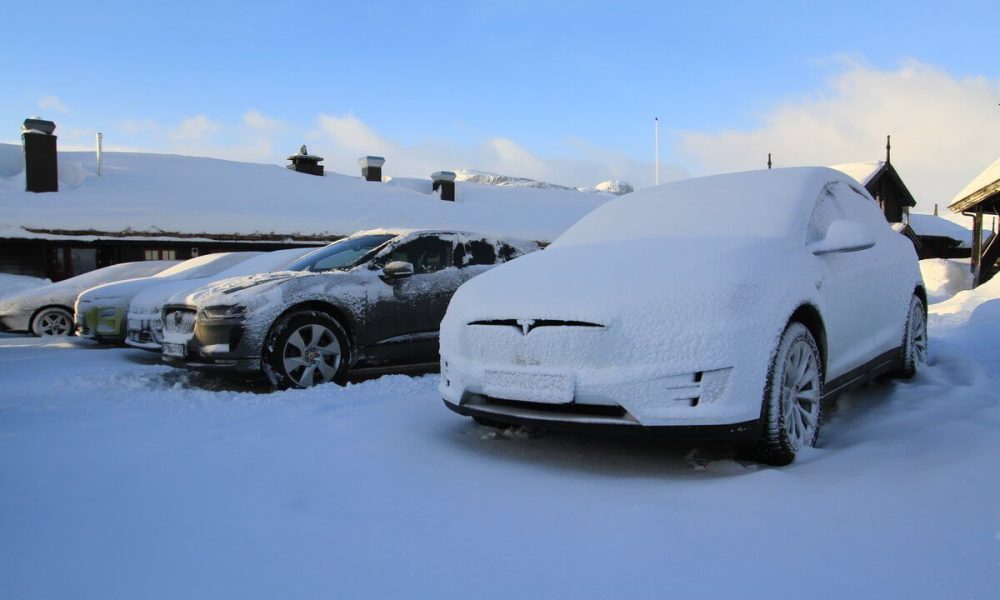 Kuinka sähköautoja ladataan: Kia e-Niro, Hyundai Kona Electric, Jaguar I-Pace, Tesla Model X [vertailu]