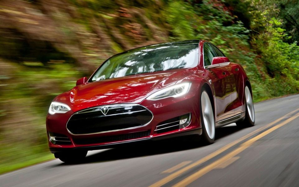 Какова деградация аккумулятора в Tesla Model S 7 85-летней давности? Запас хода 350–380 км вместо исходных 426 км, потеря 11–18 процентов.